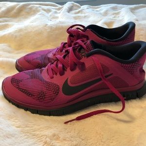 Women’s Nike Frees Size 10